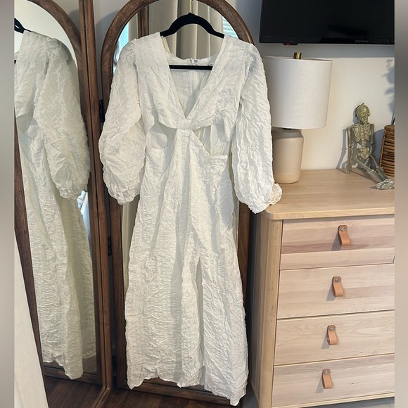 Showpo Miggy Midi Dress, White, puff sleeves - Picture 4 of 4